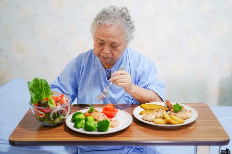 bahaya ikan asin, risiko makan ikan asin, ikan asin hipertensi, ikan asin kanker lambung, gangguan pencernaan akibat ikan asin, tips aman makan ikan asin, natrium tinggi dalam ikan asin, efek samping makan asin, makanan tinggi garam, pola makan sehat ibu 